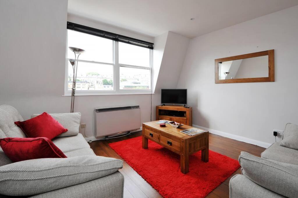 Spacious Apartment Central บาธ ภายนอก รูปภาพ