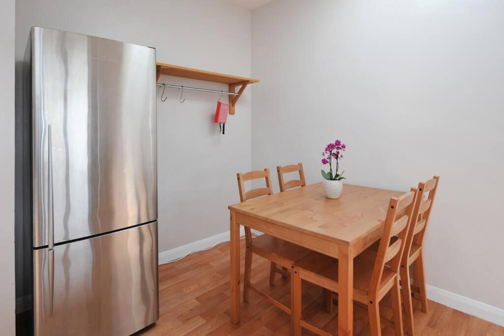 Spacious Apartment Central บาธ ภายนอก รูปภาพ